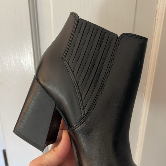 LIKE NEW Marc Fisher Boots - Picture 4 of 7